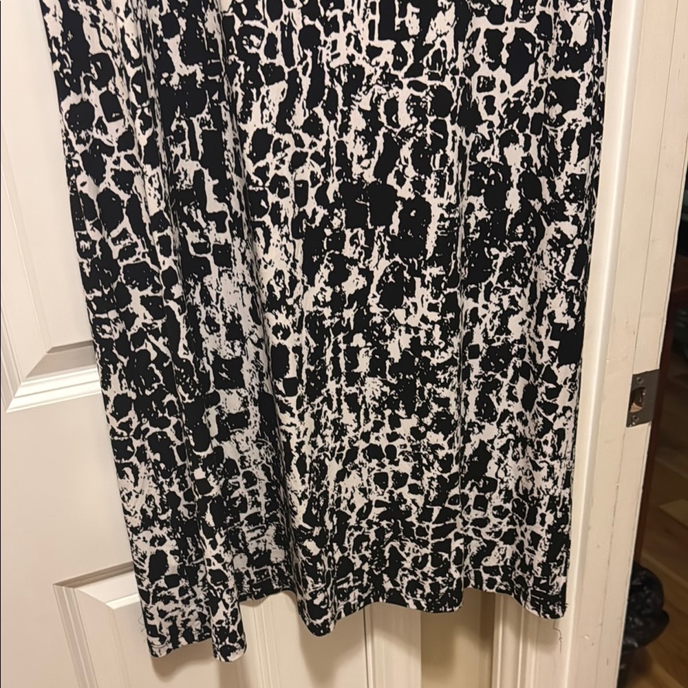 Calvin Klein Black and White Sheath Dress with Raglan Sleeves - Picture 3 of 5